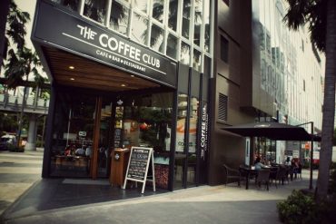 The Coffee Club エカマイの正面入口