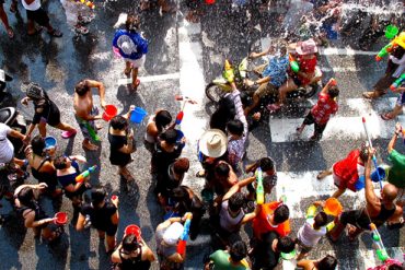 タイで最も盛り上がる水かけ祭りソンクラン