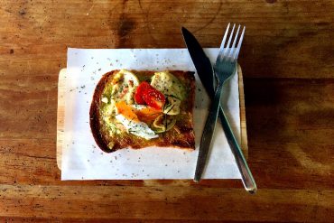 仕立屋のグリーンカレートースト