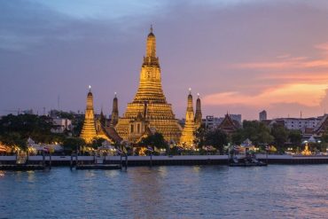 夕方のワット・アルン