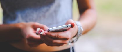 タイ中部の女子高生が親からSNSを禁止され拳銃自殺