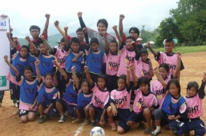 「世界難民の日」、丸山良明氏がミャンマー難民キャンプでサッカーイベント