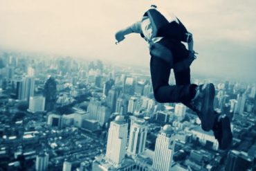 バイヨークスカイタワーからのベースジャンプに失敗