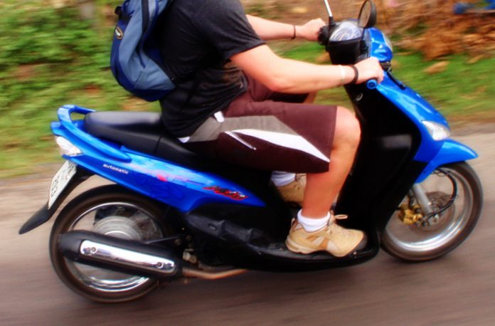 間抜けなスクーター盗難