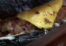 スキャンダル・ハンバーガーのお店で本格ハンバーガーを食す! Escapable