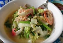 バンコクの屋台で辛くない朝ご飯食べてみる