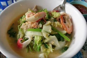 バンコクの屋台で辛くない朝ご飯食べてみる