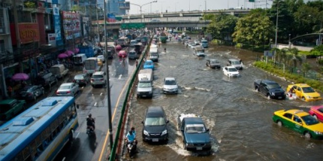 11月4日、バンコク市内洪水現場（セントラルラップラオ付近）